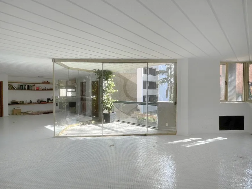 Foto 1 de Apartamento com 3 Quartos à venda, 230m² em Real Parque, São Paulo