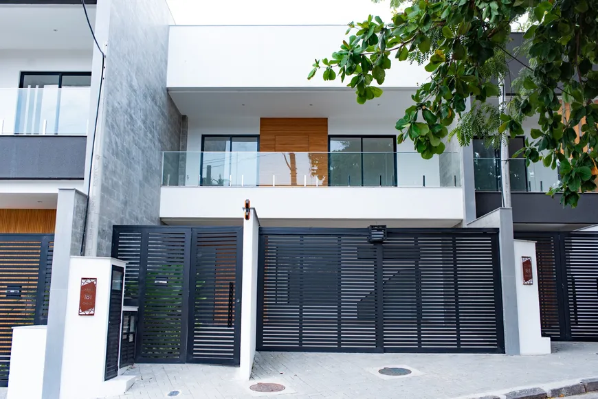 Foto 1 de Casa com 4 Quartos à venda, 273m² em Jardim Guanabara, Rio de Janeiro