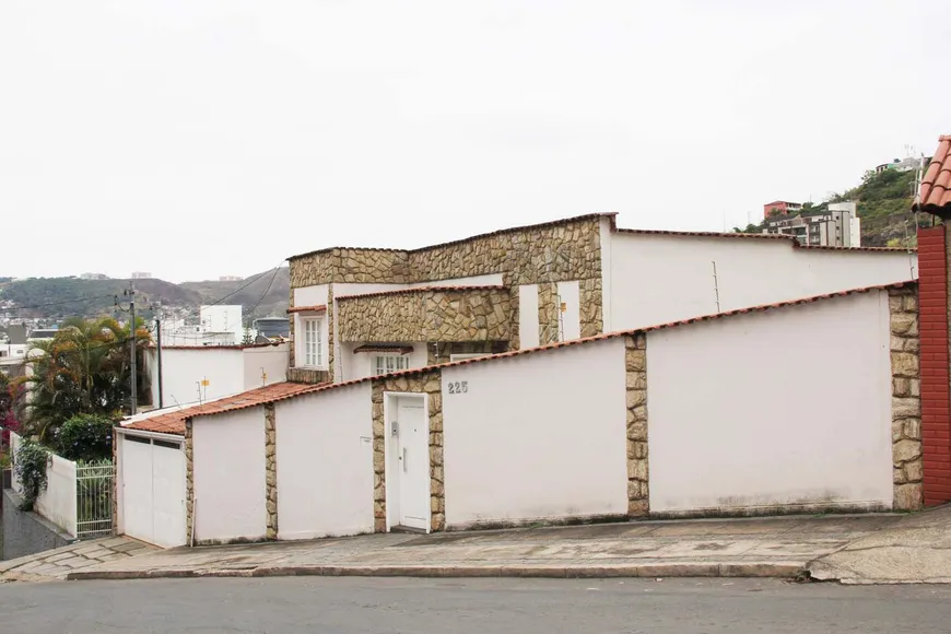 Foto 1 de Casa com 3 Quartos à venda, 390m² em Bom Pastor, Juiz de Fora