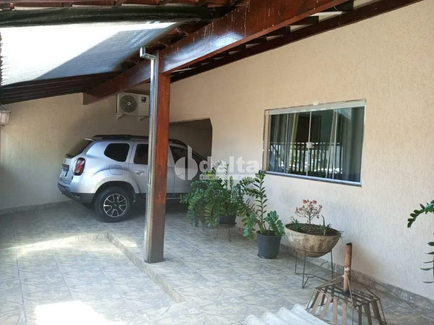 Foto 1 de Casa com 5 Quartos à venda, 197m² em Planalto, Uberlândia