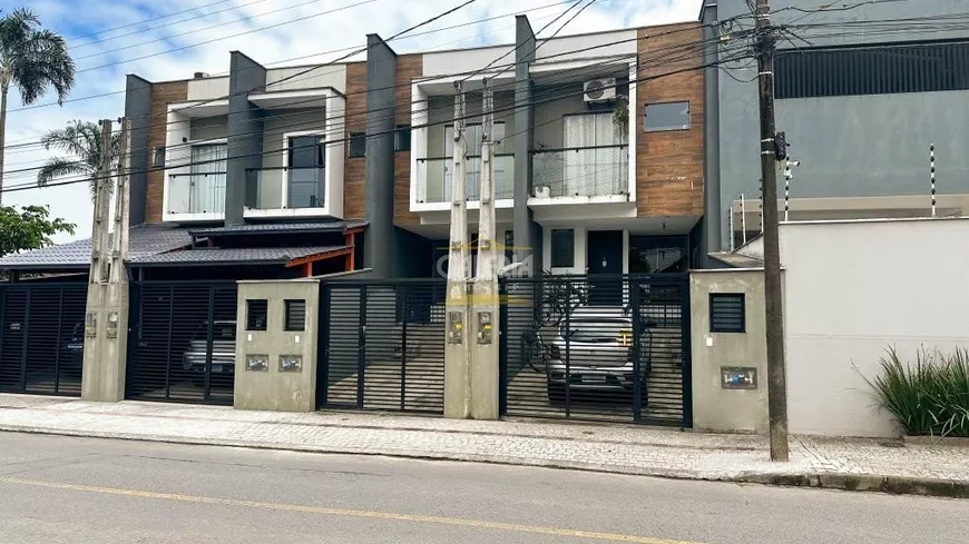 Foto 1 de Sobrado com 2 Quartos à venda, 86m² em Santo Antônio, Joinville