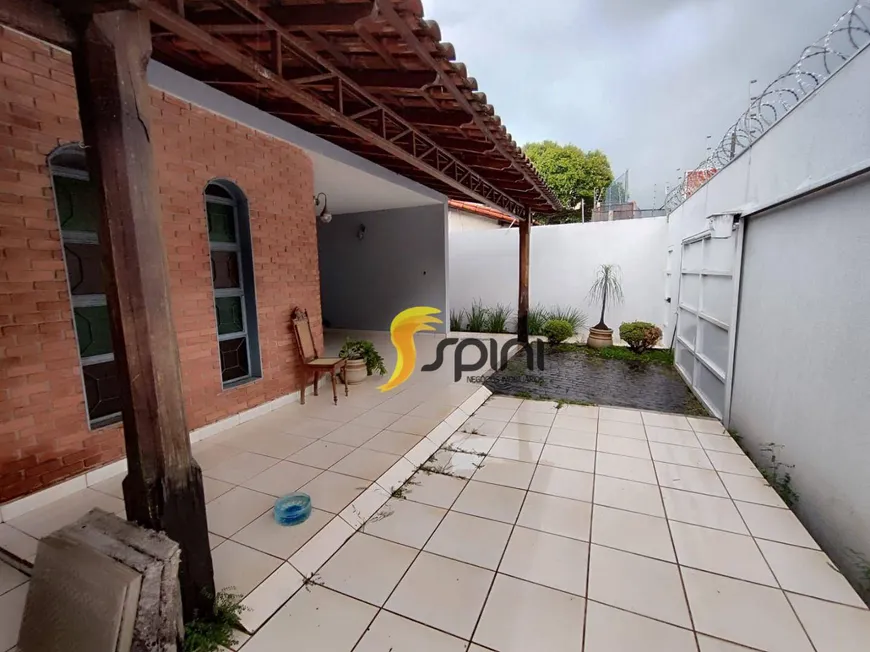 Foto 1 de Casa com 4 Quartos para alugar, 250m² em Centro, Uberlândia