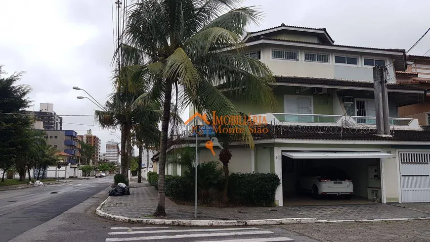 Foto 1 de Sobrado com 4 Quartos à venda, 280m² em Vila Guilhermina, Praia Grande