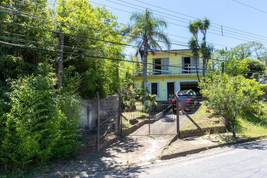 Foto 1 de Casa com 4 Quartos à venda, 140m² em Vila Nova, Porto Alegre