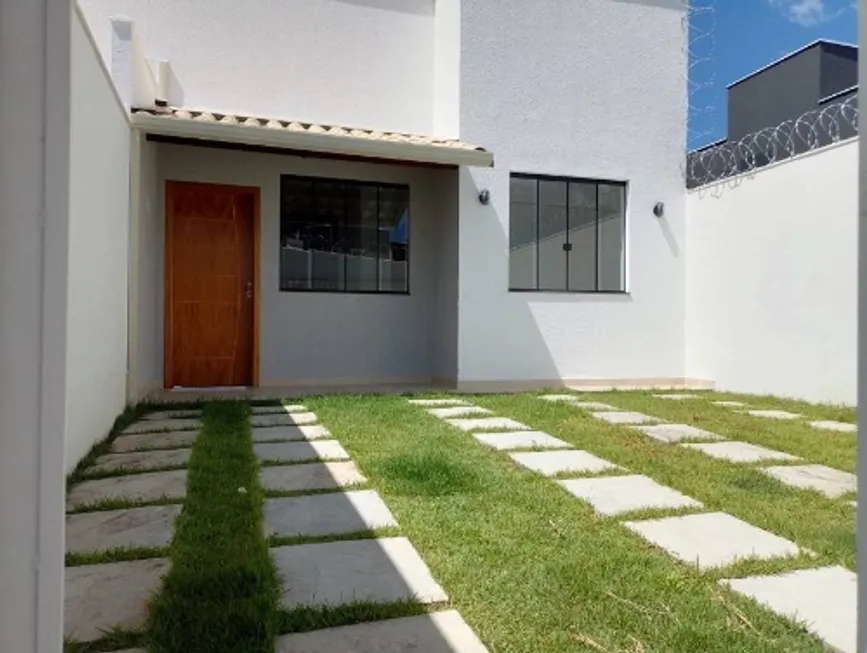 Foto 1 de Casa com 3 Quartos à venda, 180m² em Novo Centro, Santa Luzia