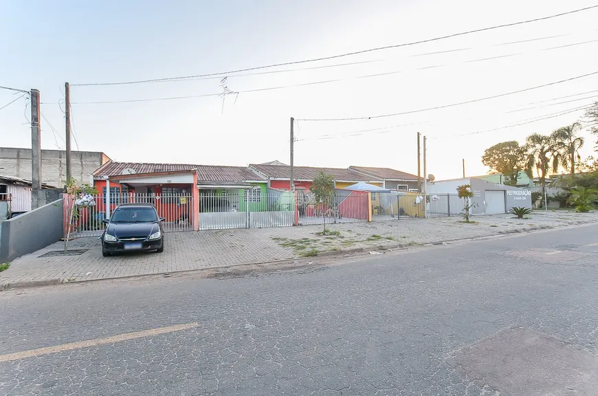 Foto 1 de Casa com 6 Quartos à venda, 215m² em Uberaba, Curitiba