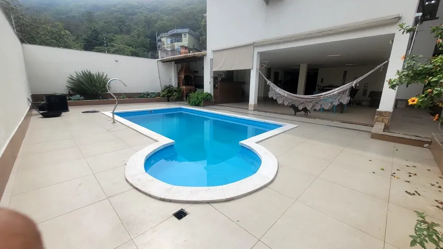 Foto 1 de Casa com 5 Quartos à venda, 409m² em Praia da Costa, Vila Velha