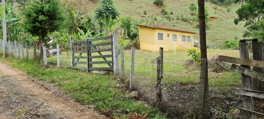 Foto 1 de Fazenda/Sítio com 2 Quartos à venda, 1121m² em Area Rural de Itajuba, Itajubá