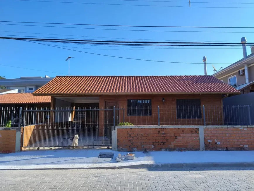 Foto 1 de Casa com 4 Quartos à venda, 160m² em Ponta das Canas, Florianópolis