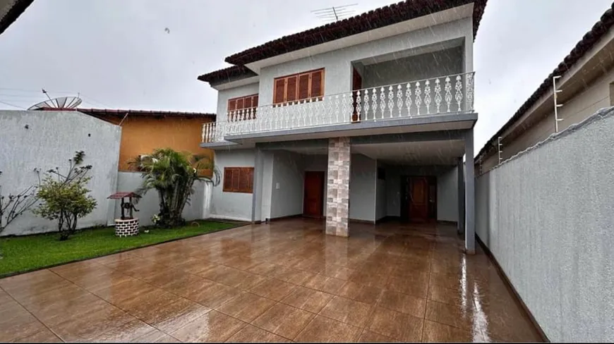 Foto 1 de Sobrado com 4 Quartos à venda, 315m² em Zona Cívico Administrativa, Brasília