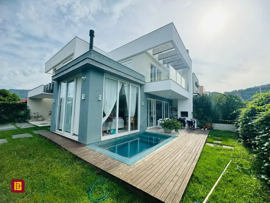 Foto 1 de Casa com 4 Quartos à venda, 246m² em Lagoa da Conceição, Florianópolis