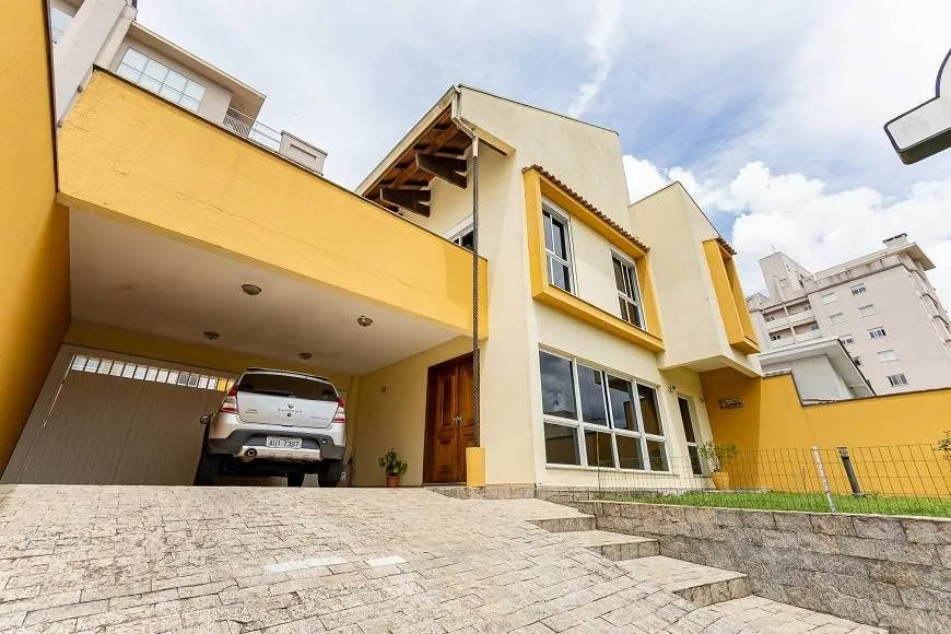 Foto 1 de Casa com 4 Quartos para alugar, 350m² em Seminário, Curitiba