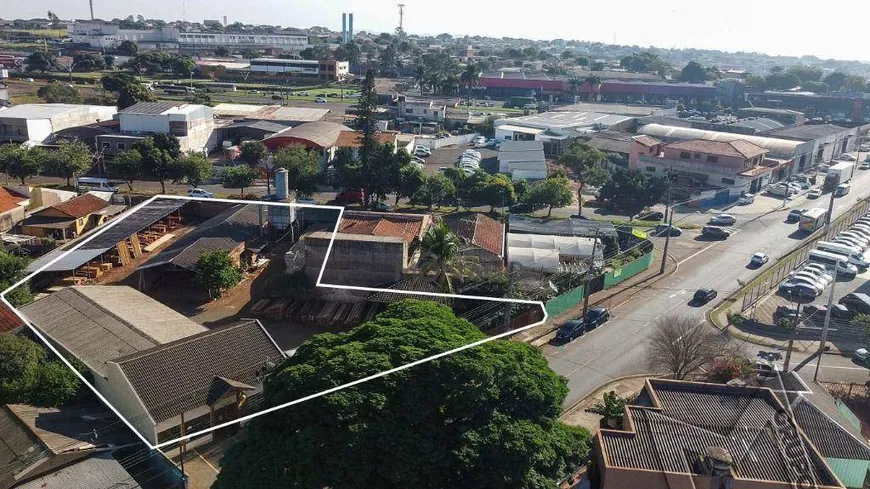 Foto 1 de Galpão/Depósito/Armazém à venda, 865m² em Bandeirantes, Londrina