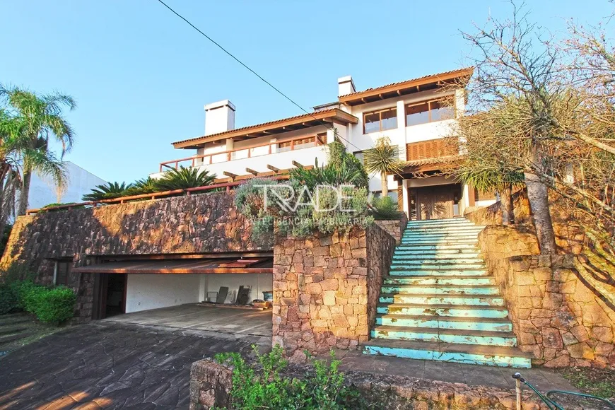 Foto 1 de Casa com 4 Quartos à venda, 610m² em Teresópolis, Porto Alegre