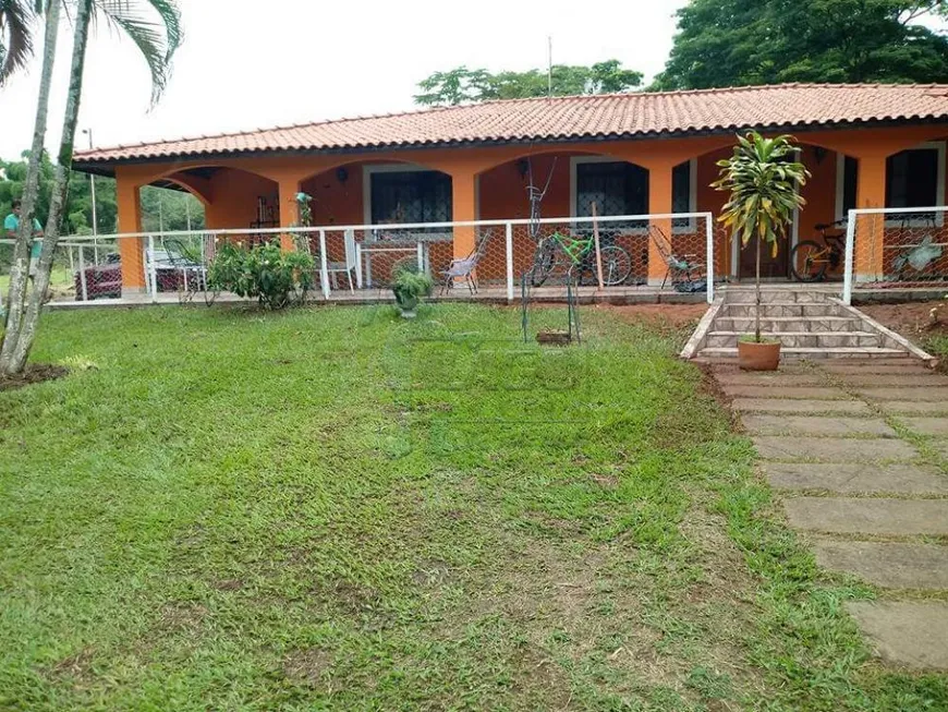 Foto 1 de Fazenda/Sítio com 3 Quartos à venda, 250m² em , São Simão