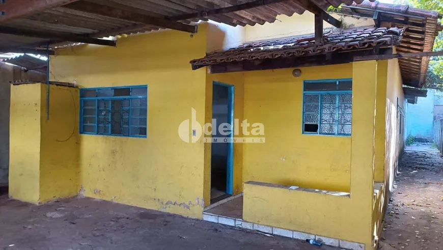 Foto 1 de Casa com 4 Quartos à venda, 100m² em Santa Maria, Uberlândia