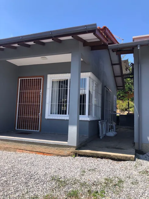 Foto 1 de Casa com 4 Quartos à venda, 100m² em Praia do Rosa, Imbituba