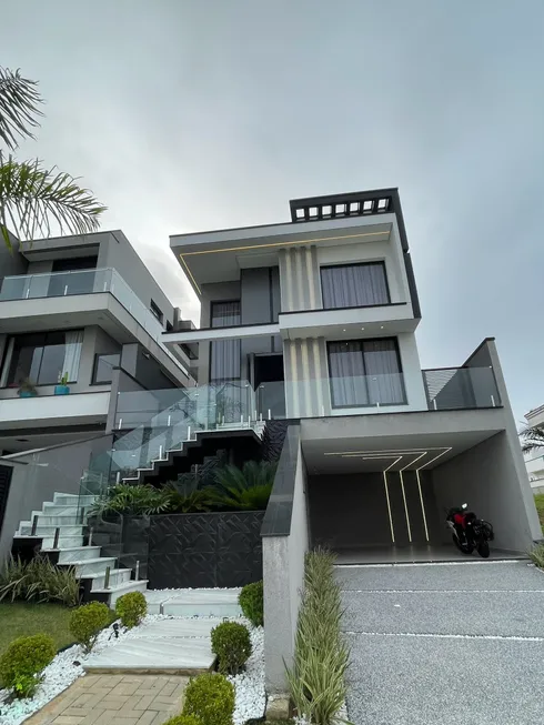 Foto 1 de Casa de Condomínio com 3 Quartos à venda, 270m² em Arua, Mogi das Cruzes