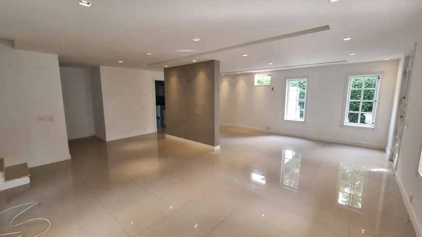 Foto 1 de Casa com 5 Quartos para alugar, 432m² em Barra da Tijuca, Rio de Janeiro