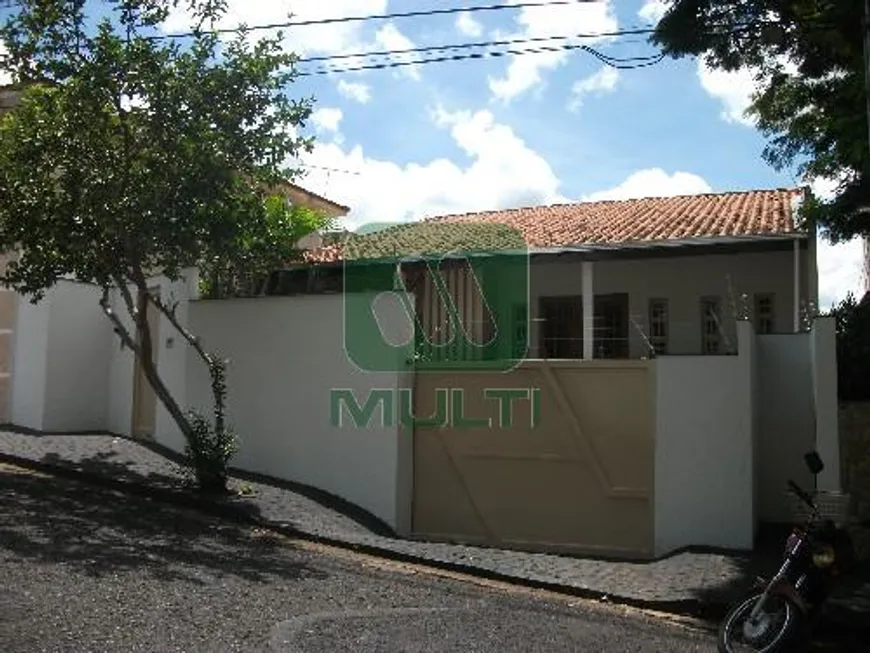 Foto 1 de Casa com 4 Quartos para alugar, 368m² em Tabajaras, Uberlândia