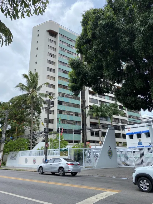 Foto 1 de Apartamento com 4 Quartos à venda, 200m² em Casa Forte, Recife