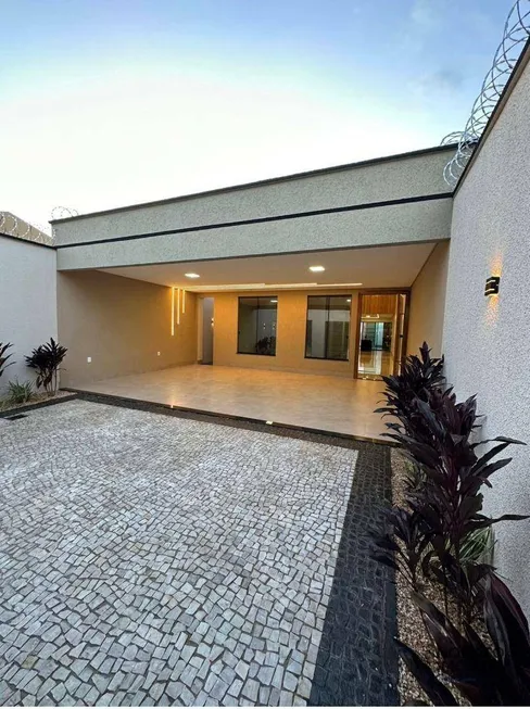 Foto 1 de Casa com 3 Quartos à venda, 187m² em Parque das Flores, Goiânia