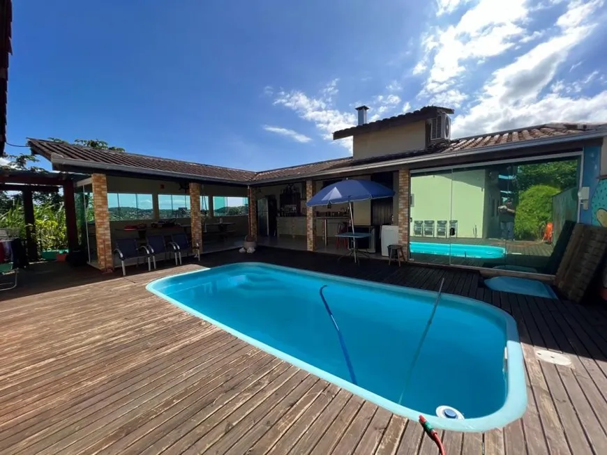Foto 1 de Casa com 3 Quartos à venda, 225m² em Floresta, Joinville