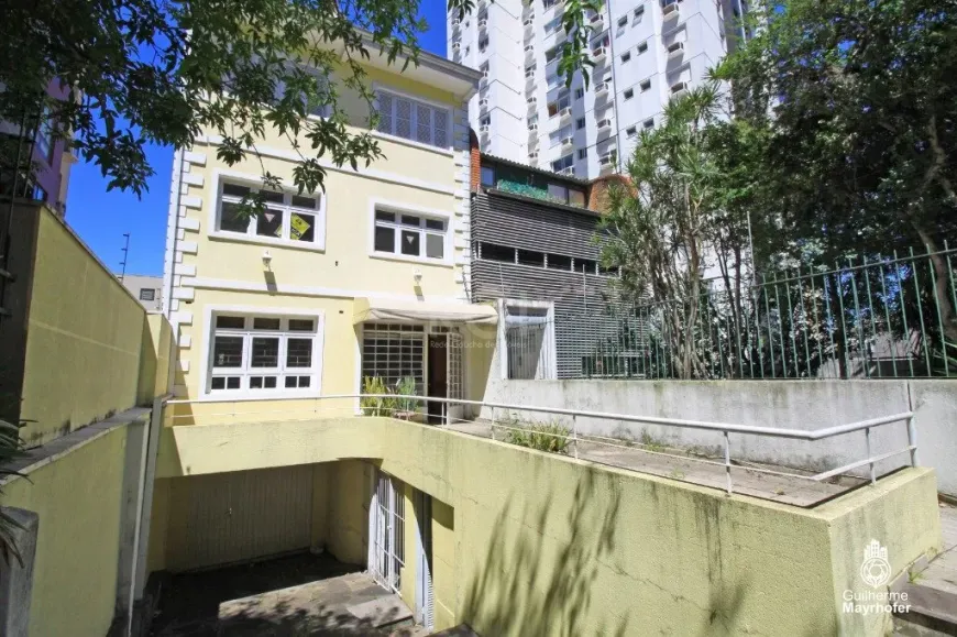 Foto 1 de Casa com 3 Quartos à venda, 259m² em Rio Branco, Porto Alegre