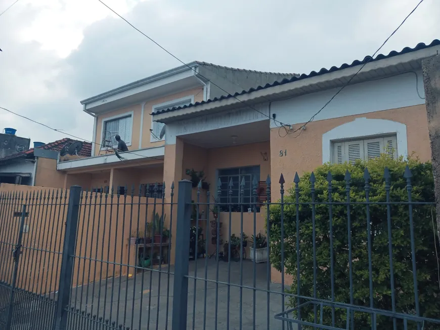 Foto 1 de Casa com 2 Quartos à venda, 80m² em Vila Santa Terezinha, Carapicuíba