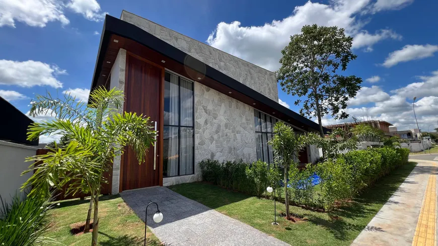 Foto 1 de Casa com 4 Quartos à venda, 303m² em Residencial Goiânia Golfe Clube, Goiânia