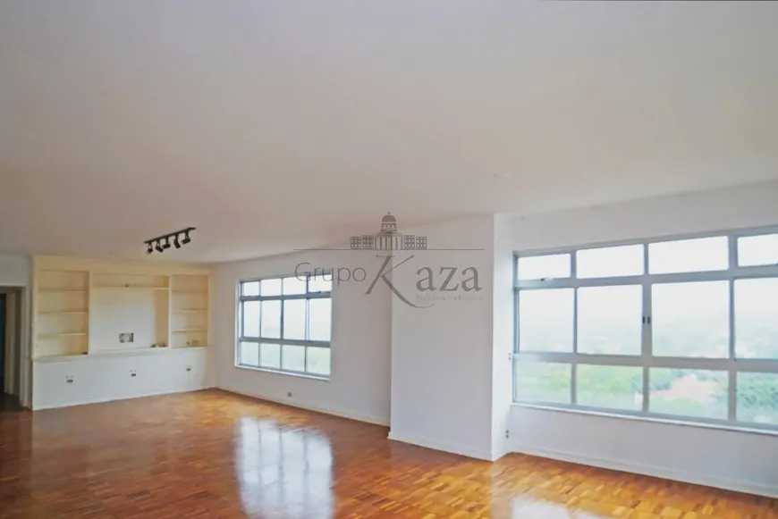 Foto 1 de Apartamento com 3 Quartos para alugar, 240m² em Cerqueira César, São Paulo