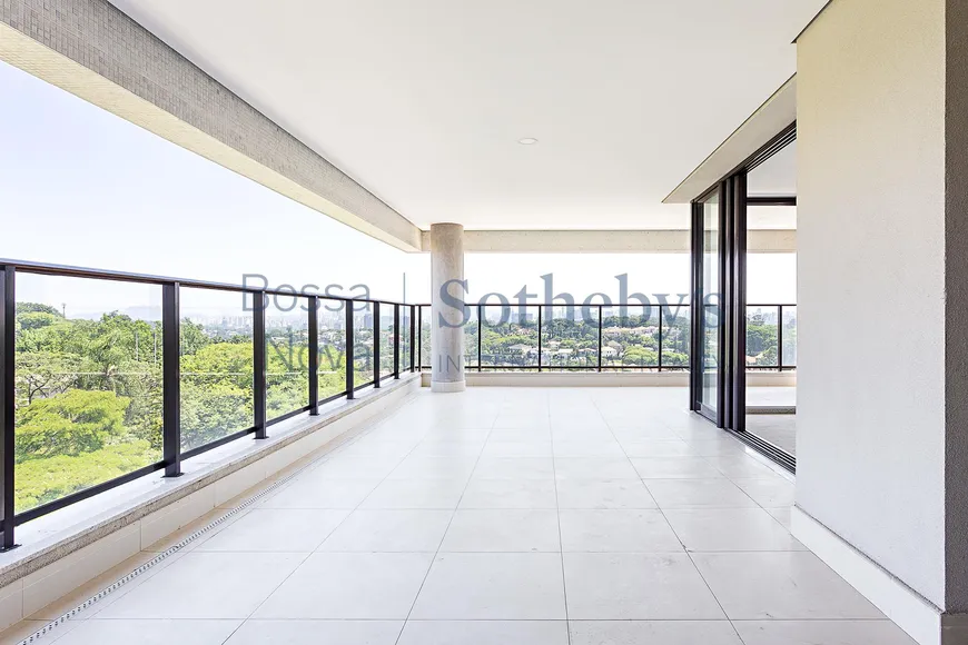 Foto 1 de Apartamento com 3 Quartos à venda, 230m² em Jardim Guedala, São Paulo