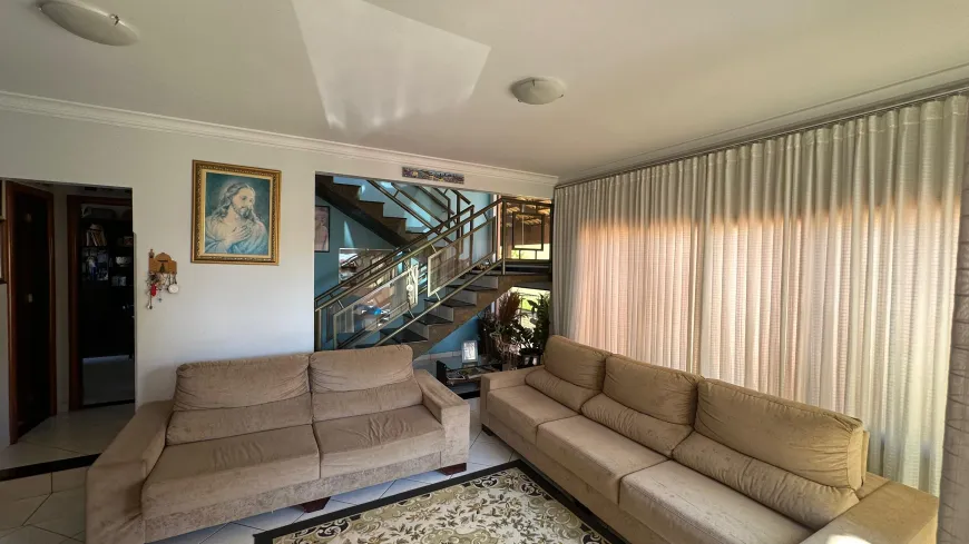 Foto 1 de Casa de Condomínio com 5 Quartos à venda, 400m² em Residencial Balneario, Goiânia