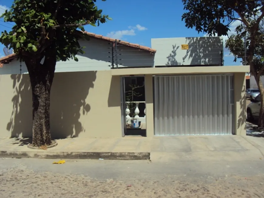 Foto 1 de Casa com 4 Quartos para alugar, 152m² em São Pedro, Teresina