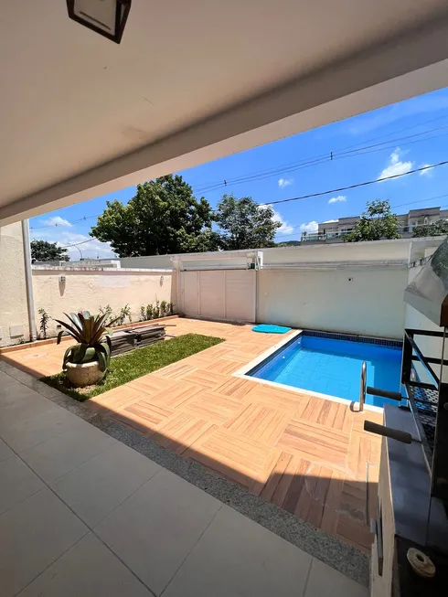 Foto 1 de Casa de Condomínio com 3 Quartos à venda, 194m² em Recreio Dos Bandeirantes, Rio de Janeiro