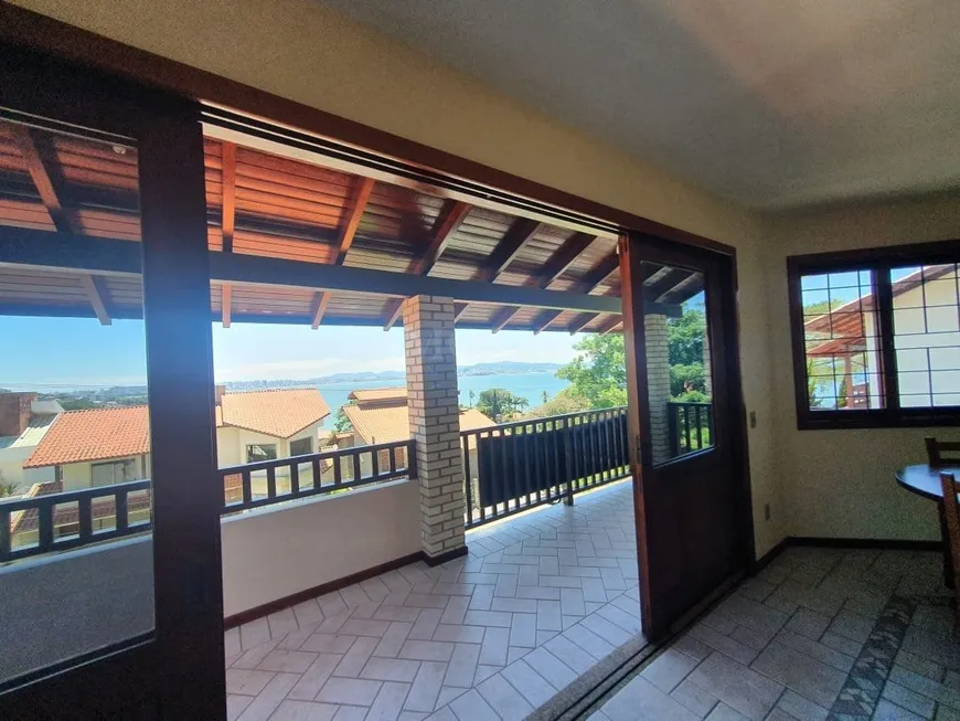 Foto 1 de Casa à venda, 269m² em Ponta de Baixo, São José