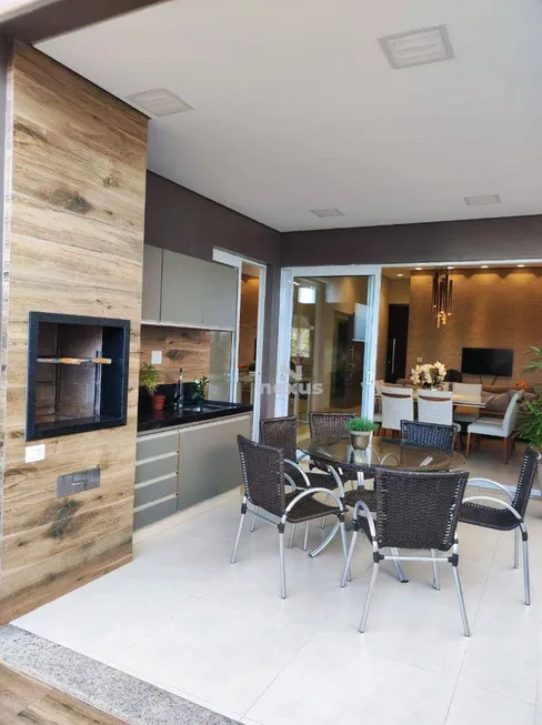 Foto 1 de Casa de Condomínio com 3 Quartos à venda, 175m² em Novo Mundo, Uberlândia
