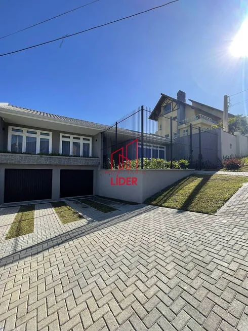 Foto 1 de Casa com 3 Quartos para alugar, 279m² em Vista Alegre, Curitiba