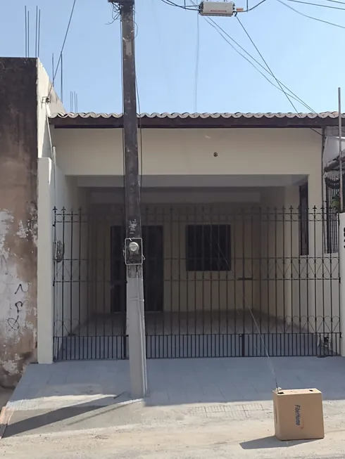 Foto 1 de Casa com 2 Quartos para alugar, 100m² em Jóquei Clube, Fortaleza