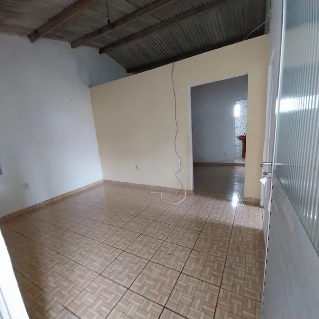 Foto 1 de Casa com 2 Quartos para alugar, 65m² em Cajazeiras XI, Salvador