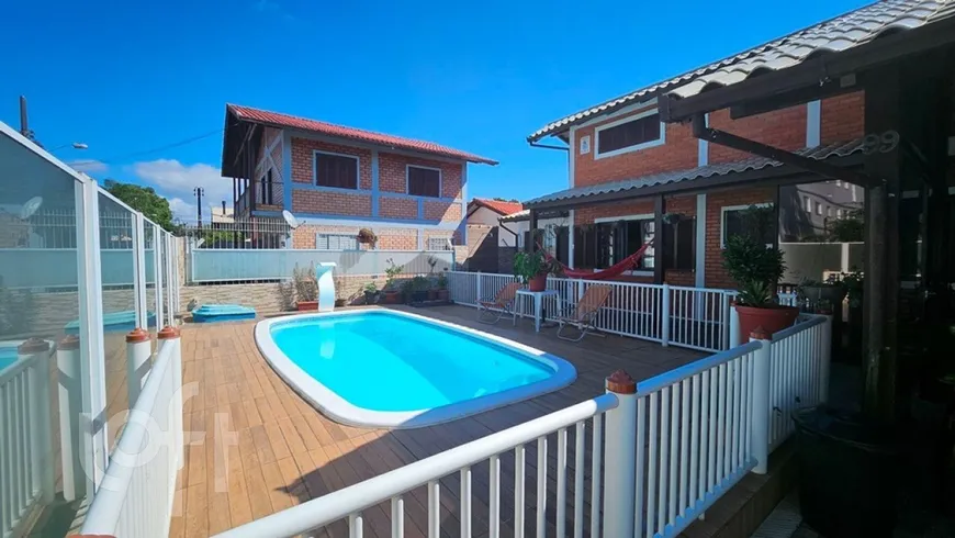 Foto 1 de Casa com 3 Quartos à venda, 129m² em Cachoeira do Bom Jesus, Florianópolis