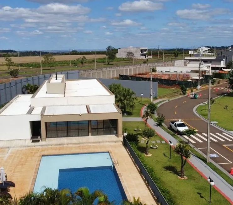 Foto 1 de Lote/Terreno à venda em Conjunto Habitacional Alexandre Urbanas, Londrina