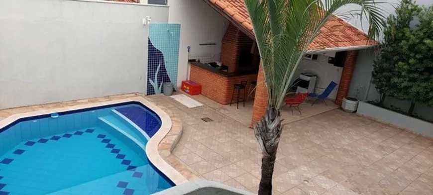 Foto 1 de Sobrado com 3 Quartos à venda, 139m² em Jardim Shangri La, Cuiabá