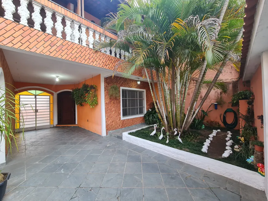 Foto 1 de Casa com 3 Quartos à venda, 220m² em Jardim Guanhembu, São Paulo