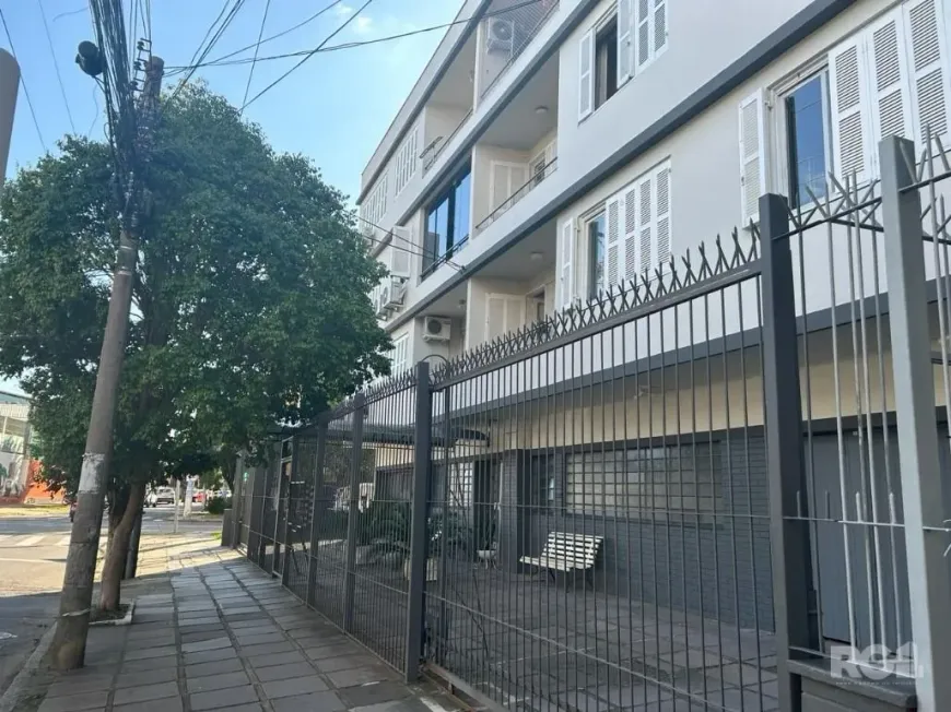 Foto 1 de Apartamento com 1 Quarto à venda, 45m² em Navegantes, Porto Alegre