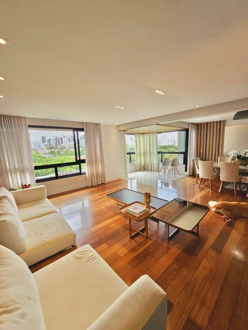 Foto 1 de Apartamento com 4 Quartos à venda, 236m² em Itaigara, Salvador