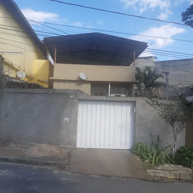 Foto 1 de Casa com 2 Quartos à venda, 210m² em Jardim Balneário, Contagem