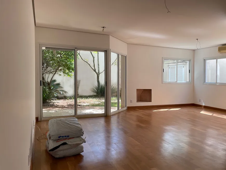 Foto 1 de Casa de Condomínio com 4 Quartos à venda, 180m² em Real Parque, São Paulo