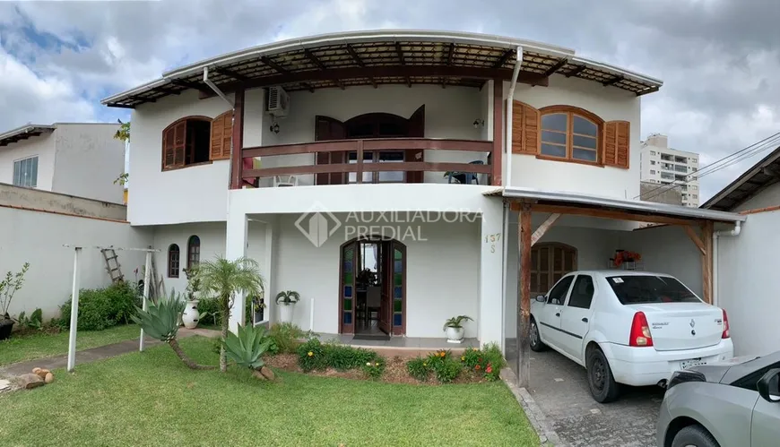 Foto 1 de Casa com 4 Quartos à venda, 190m² em Dom Bosco, Itajaí