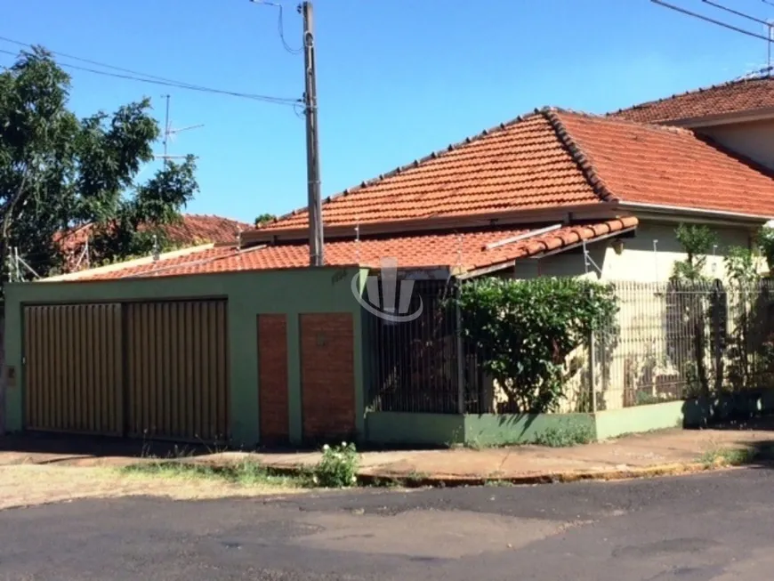 Foto 1 de Sobrado com 4 Quartos à venda, 221m² em Centro, Araraquara